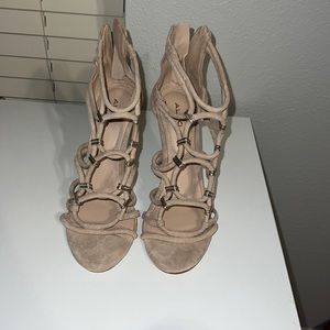 Aldo nude color heals. Size 7.5 but fit more like a 7 and narrow.
